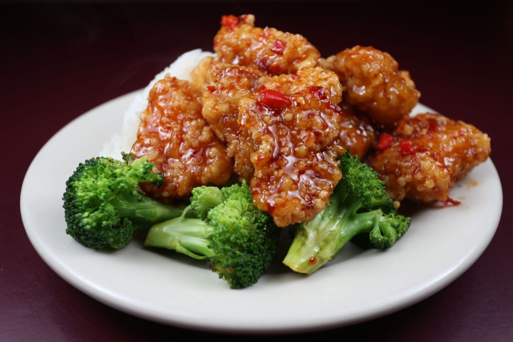 23. crispy general gau’s chicken, boiled white rice <img title='Spicy & Hot' align='absmiddle' src='/css/spicy.png' />